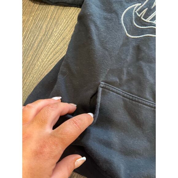 Nike Boys Youth Pullover Hoodie Logo Embroidered Black Gray Size L 6-7 Years Old - Picture 3 of 8